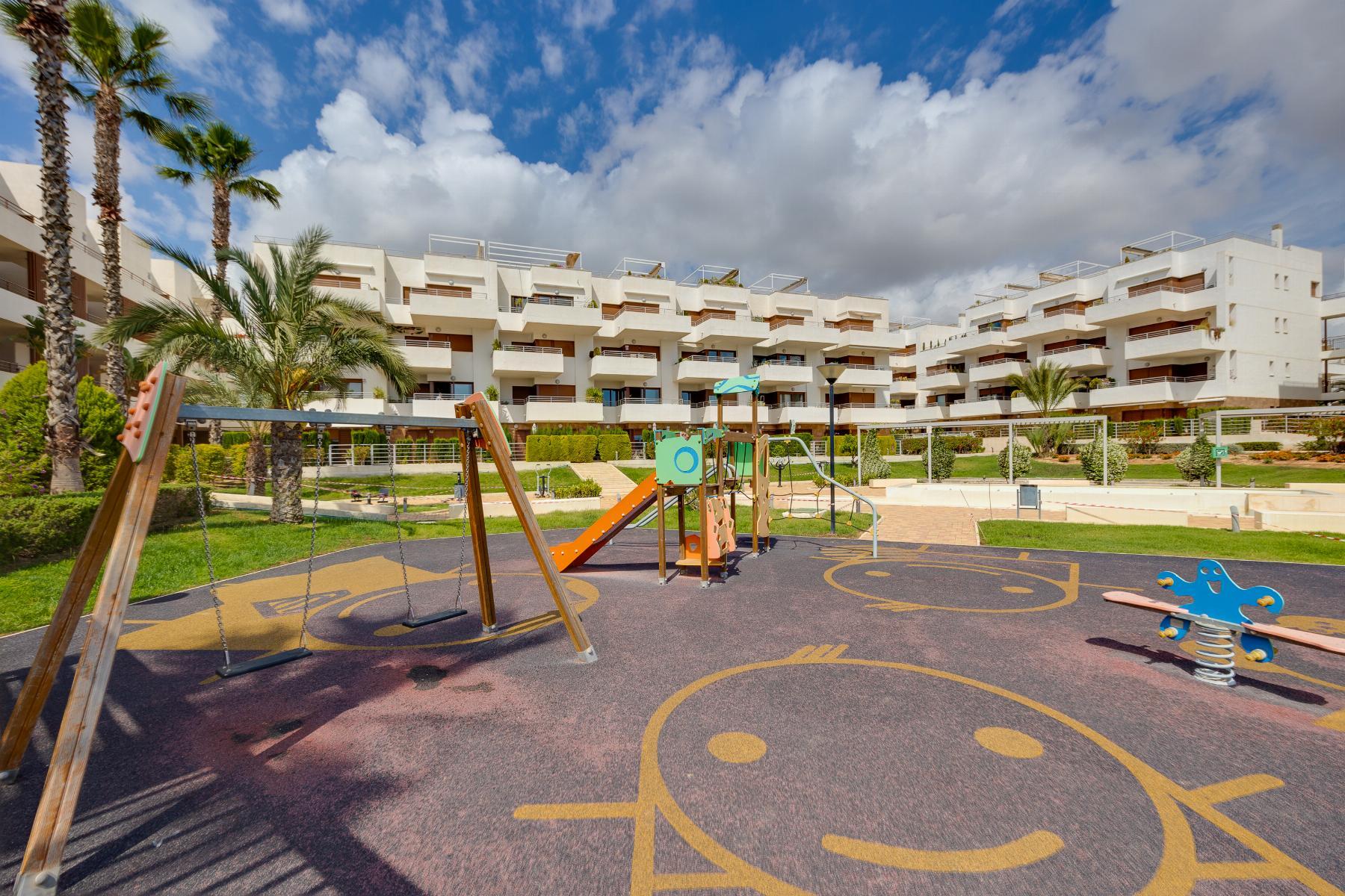 Apartamento con vistas al mar y terraza de 15m² en Lomas de Cabo Roig