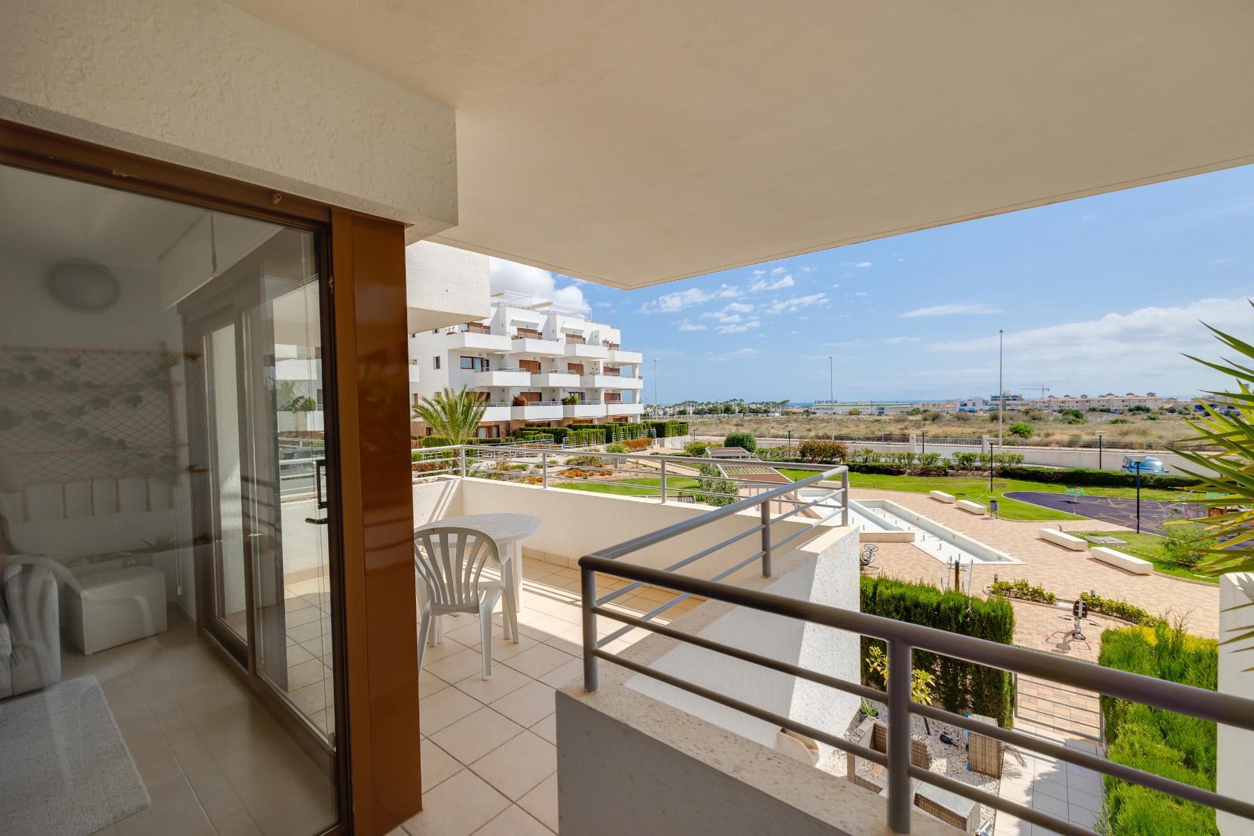 Apartamento con vistas al mar y terraza de 15m² en Lomas de Cabo Roig