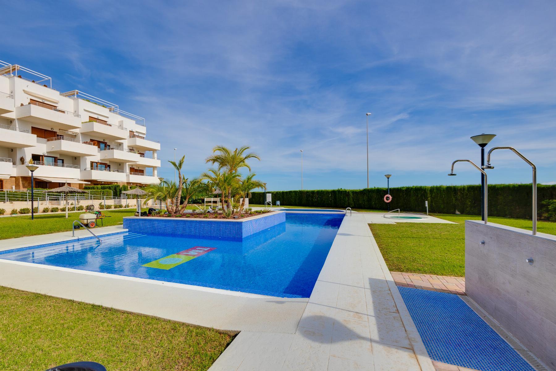 Apartamento con vistas al mar y terraza de 15m² en Lomas de Cabo Roig