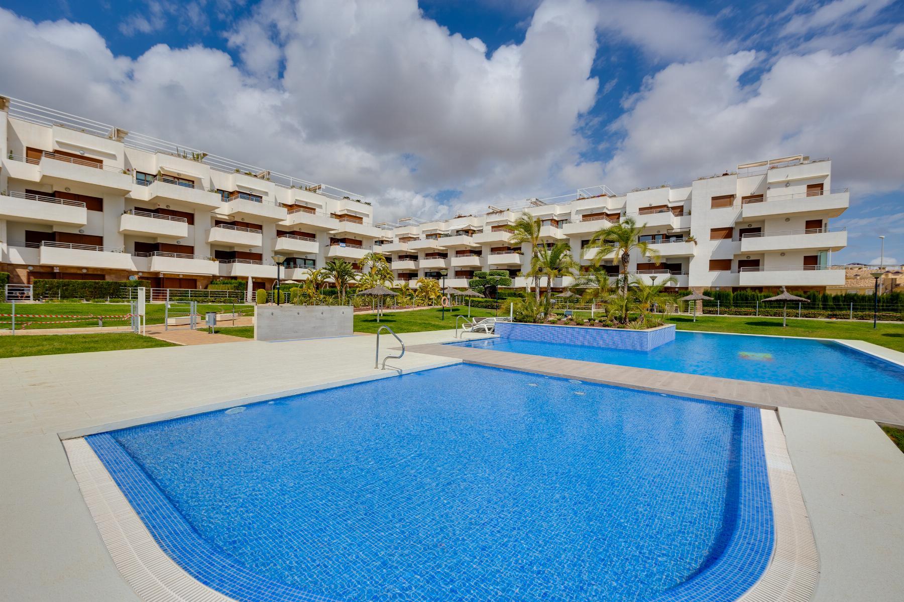 Apartamento con vistas al mar y terraza de 15m² en Lomas de Cabo Roig