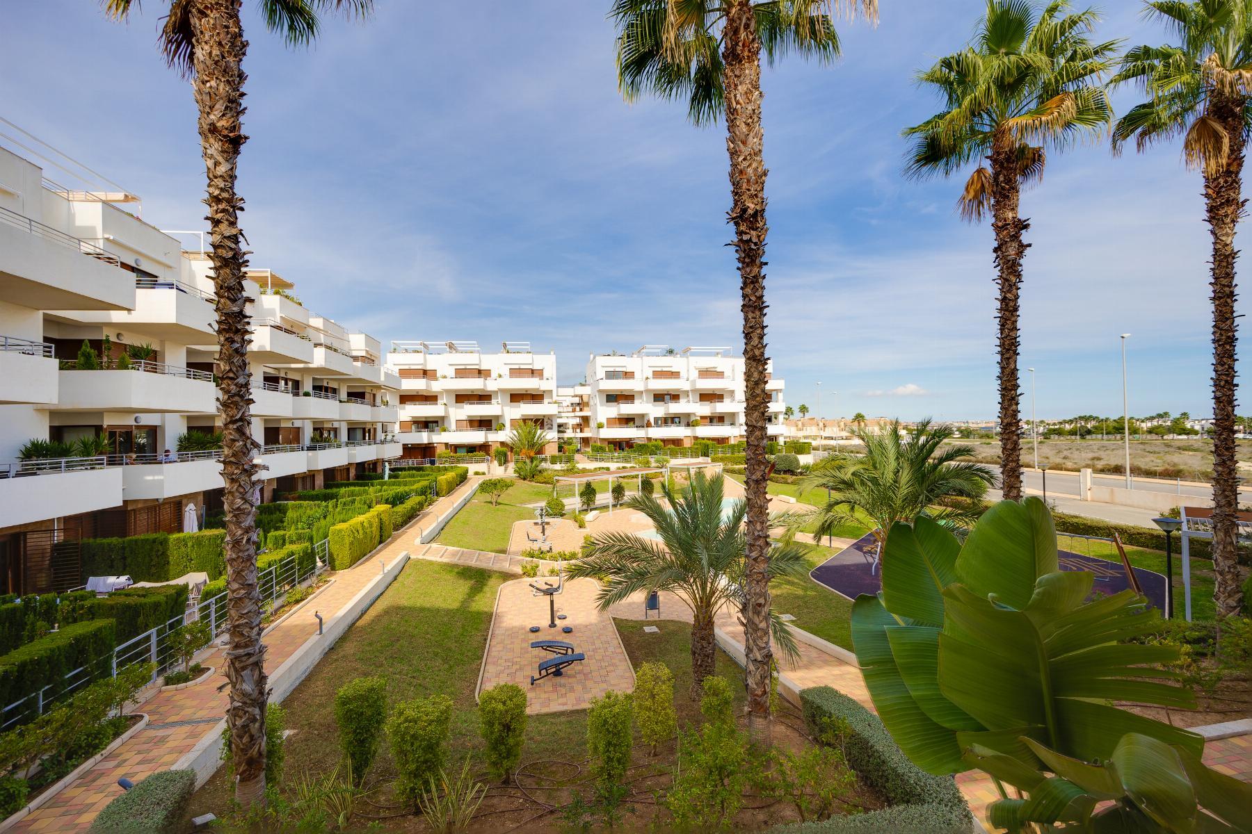 Apartamento con vistas al mar y terraza de 15m² en Lomas de Cabo Roig