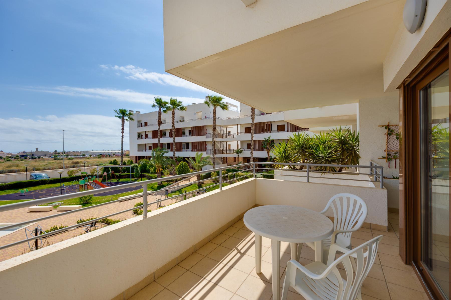 Apartamento con vistas al mar y terraza de 15m² en Lomas de Cabo Roig