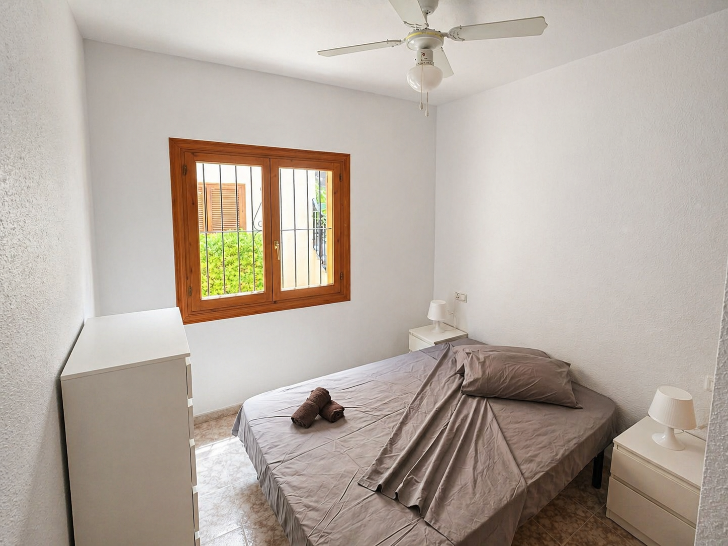 Apartamento con terraza y piscina en Playa Flamenca — 2 dorm. en planta baja