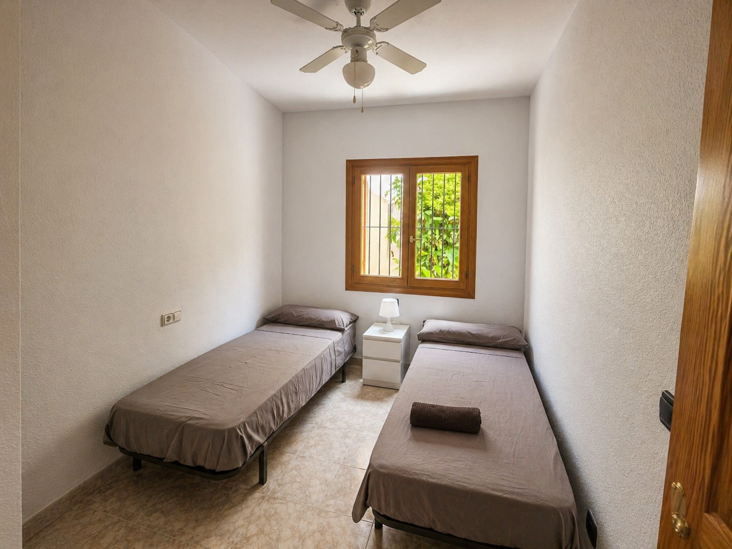 Apartamento con terraza y piscina en Playa Flamenca — 2 dorm. en planta baja