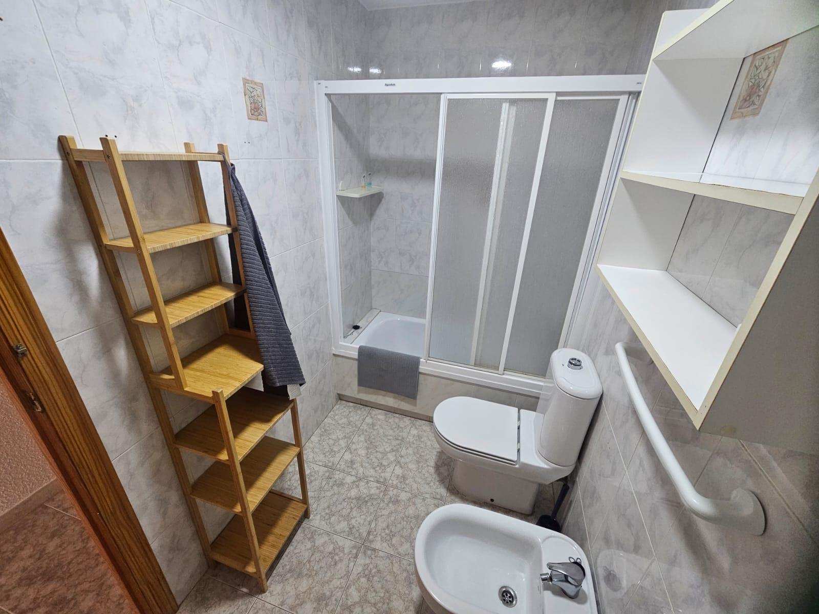 Apartamento con terraza y piscina en Playa Flamenca — 2 dorm. en planta baja