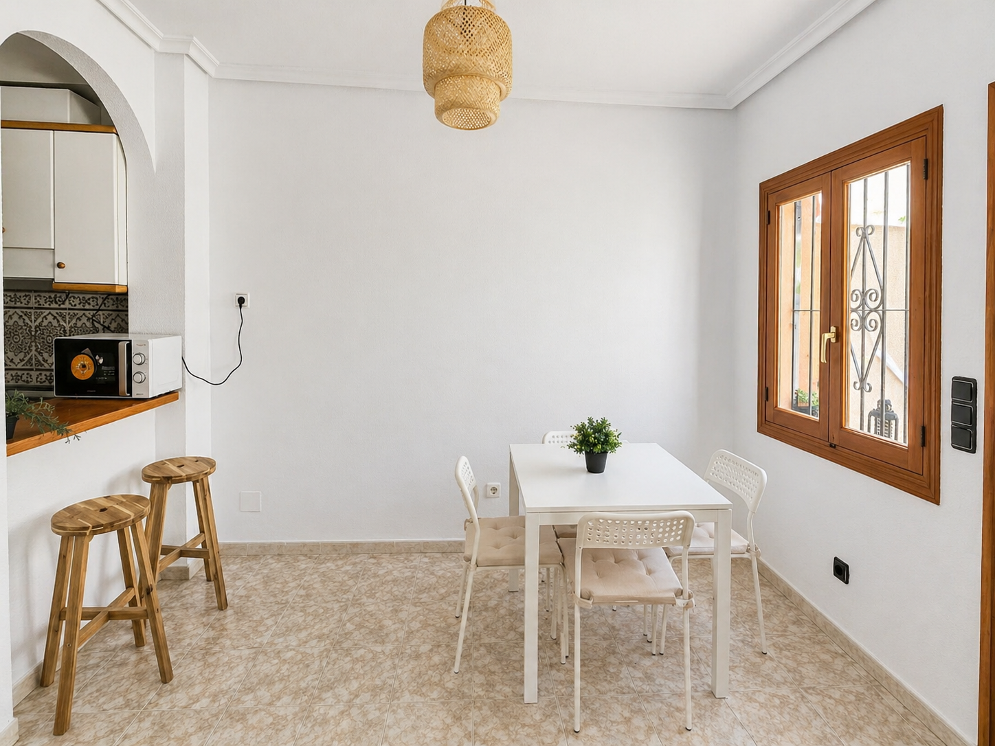 Apartamento con terraza y piscina en Playa Flamenca — 2 dorm. en planta baja