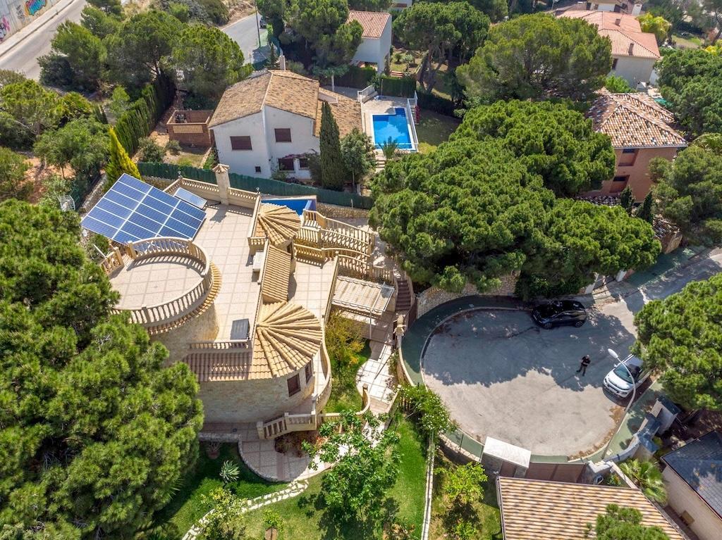 Villa exclusiva en Campoamor: 300m de la playa, piscina infinita y 900m² parcela