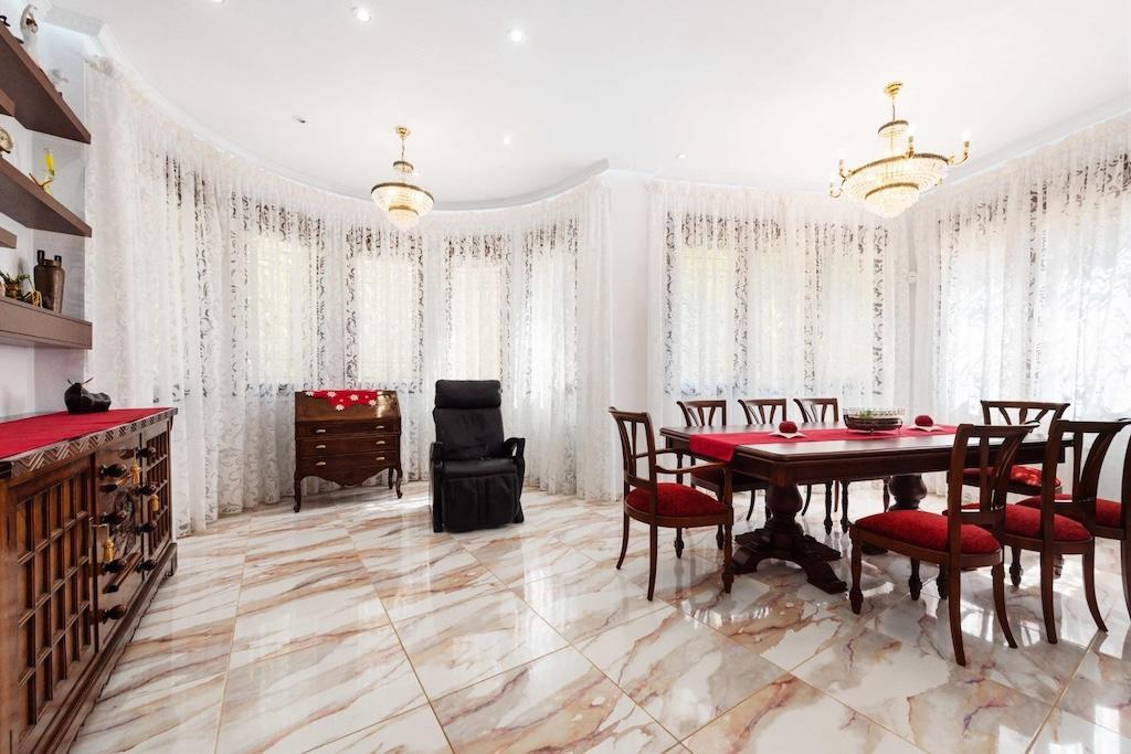 Villa exclusiva en Campoamor: 300m de la playa, piscina infinita y 900m² parcela