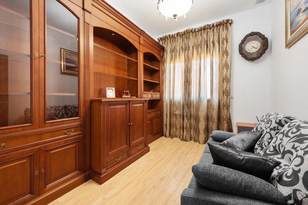 Villa exclusiva en Campoamor: 300m de la playa, piscina infinita y 900m² parcela