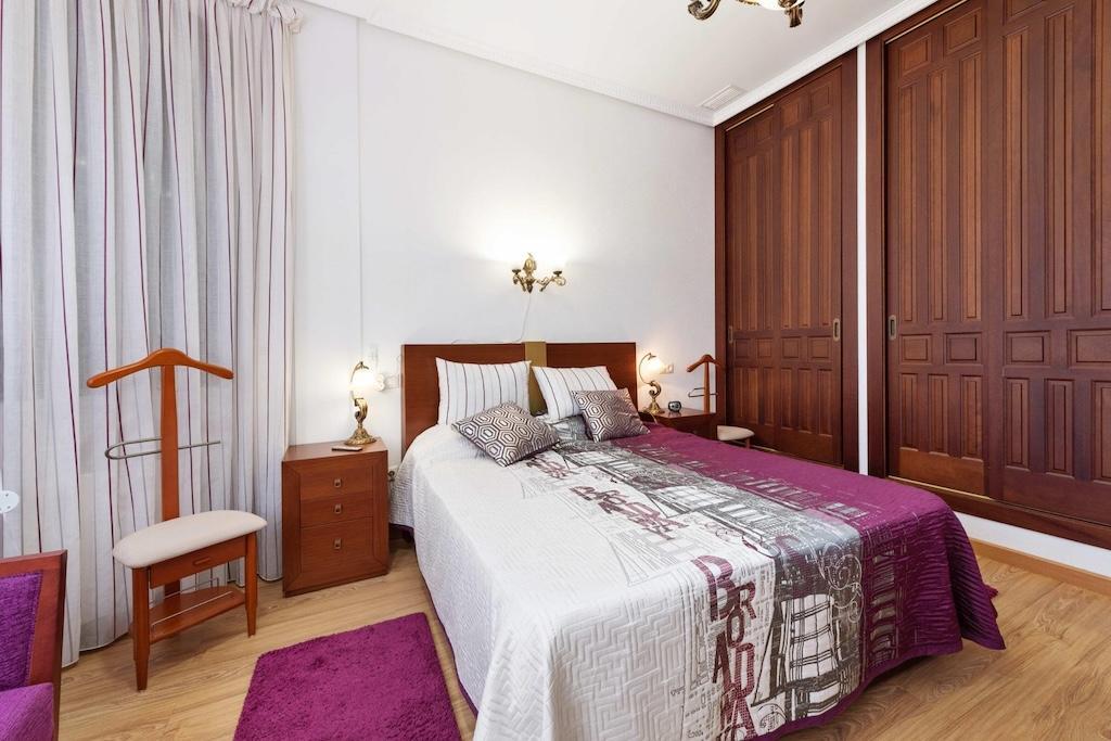 Villa exclusiva en Campoamor: 300m de la playa, piscina infinita y 900m² parcela