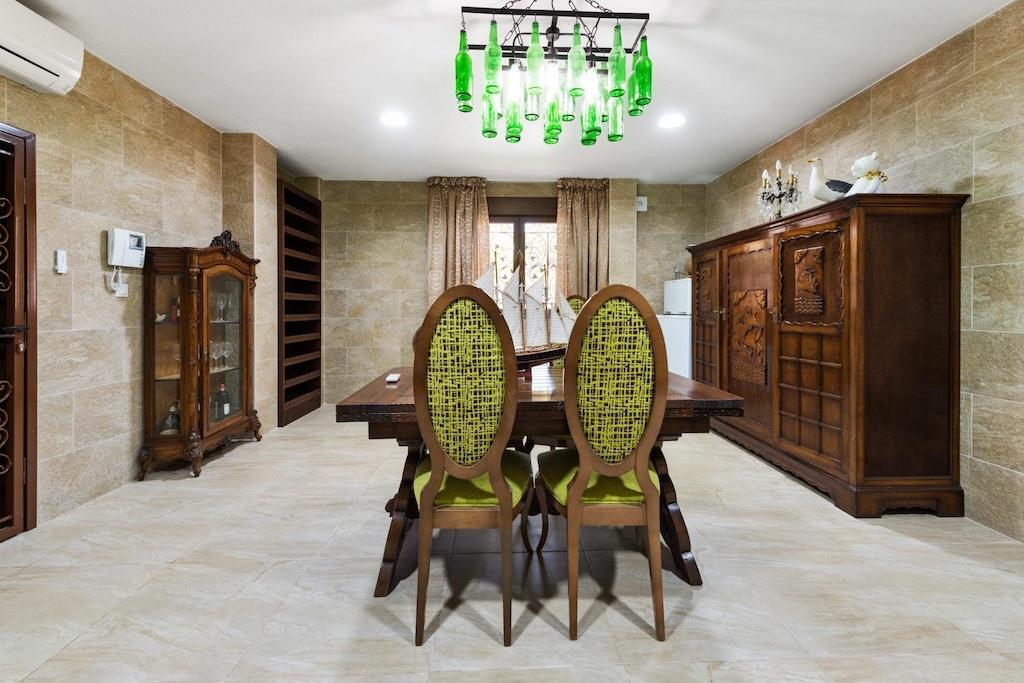 Villa exclusiva en Campoamor: 300m de la playa, piscina infinita y 900m² parcela