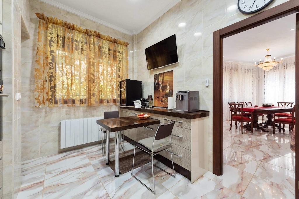 Villa exclusiva en Campoamor: 300m de la playa, piscina infinita y 900m² parcela