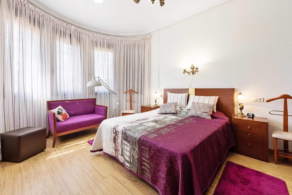 Villa exclusiva en Campoamor: 300m de la playa, piscina infinita y 900m² parcela