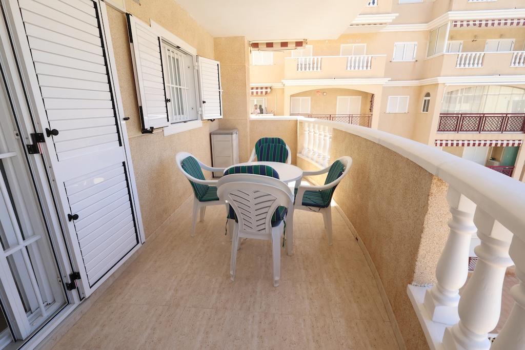 Apartamento con vistas al mar y piscina privada en La Mata — 200m de la playa