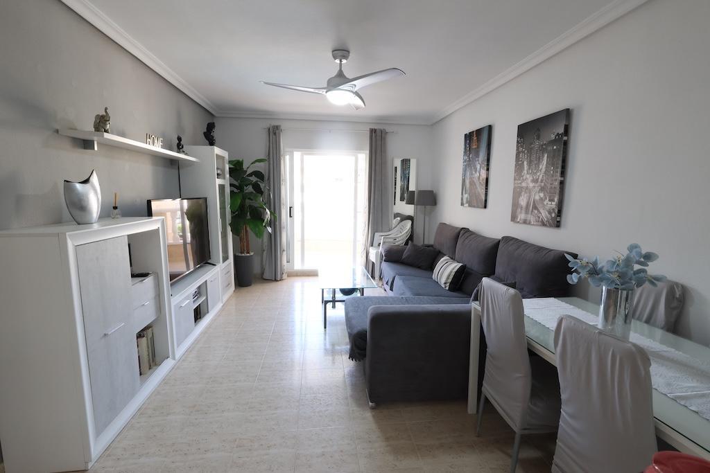 Apartamento con vistas al mar y piscina privada en La Mata — 200m de la playa