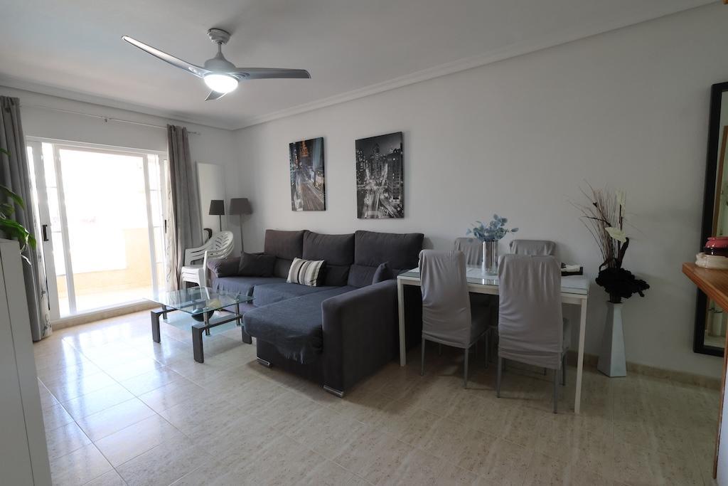 Apartamento con vistas al mar y piscina privada en La Mata — 200m de la playa