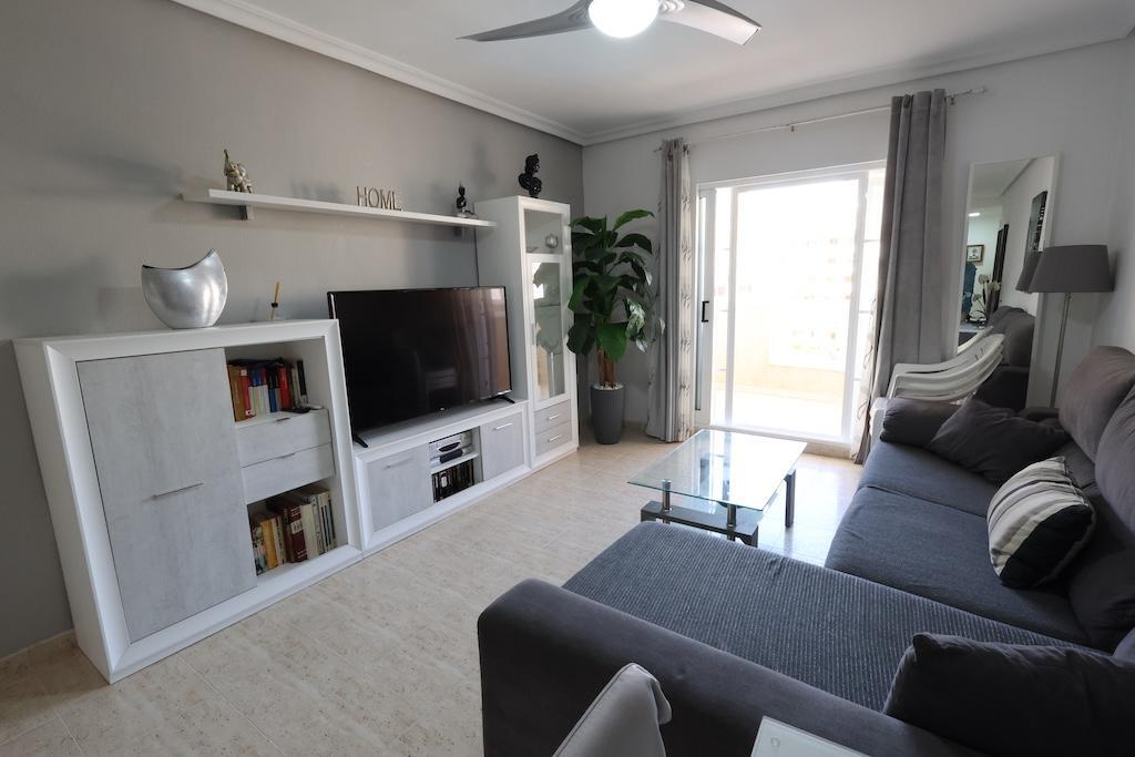 Apartamento con vistas al mar y piscina privada en La Mata — 200m de la playa