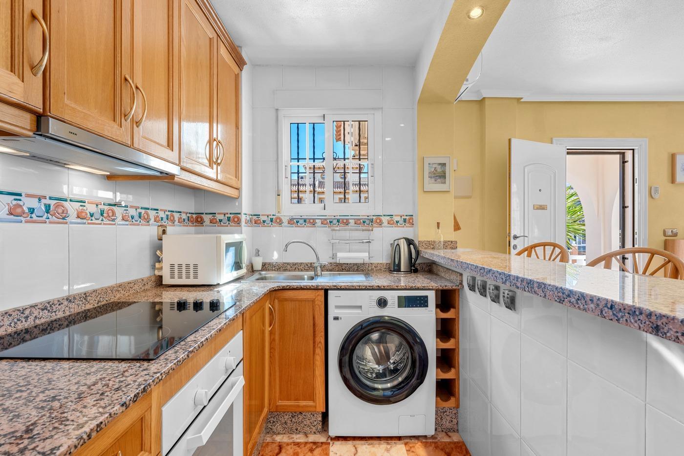 Duplex en Lomas de Cabo Roig con piscina privada y solárium — 2 dorm.