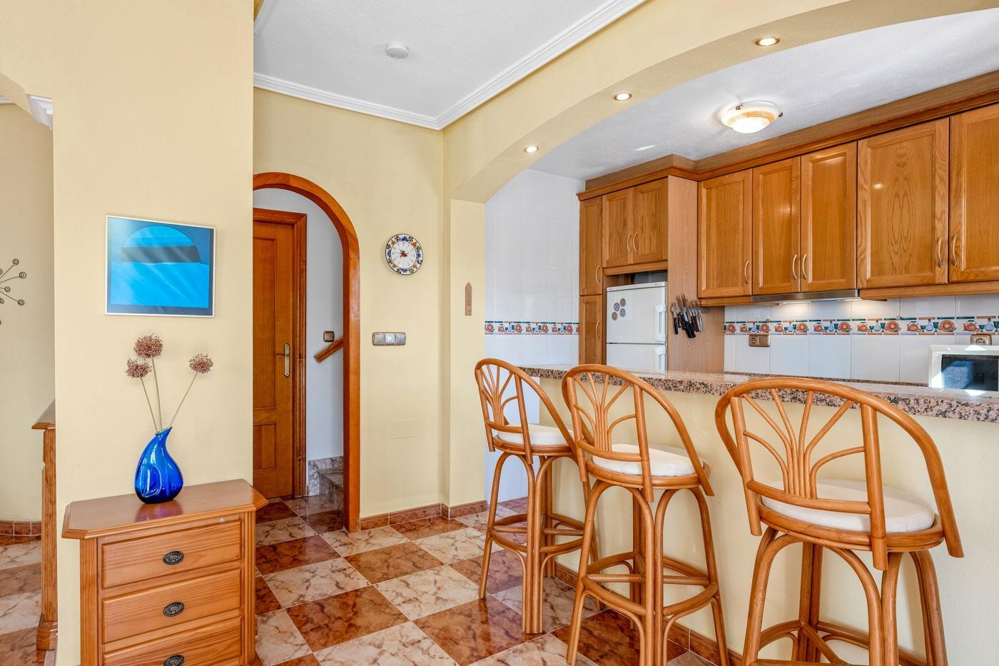 Duplex en Lomas de Cabo Roig con piscina privada y solárium — 2 dorm.