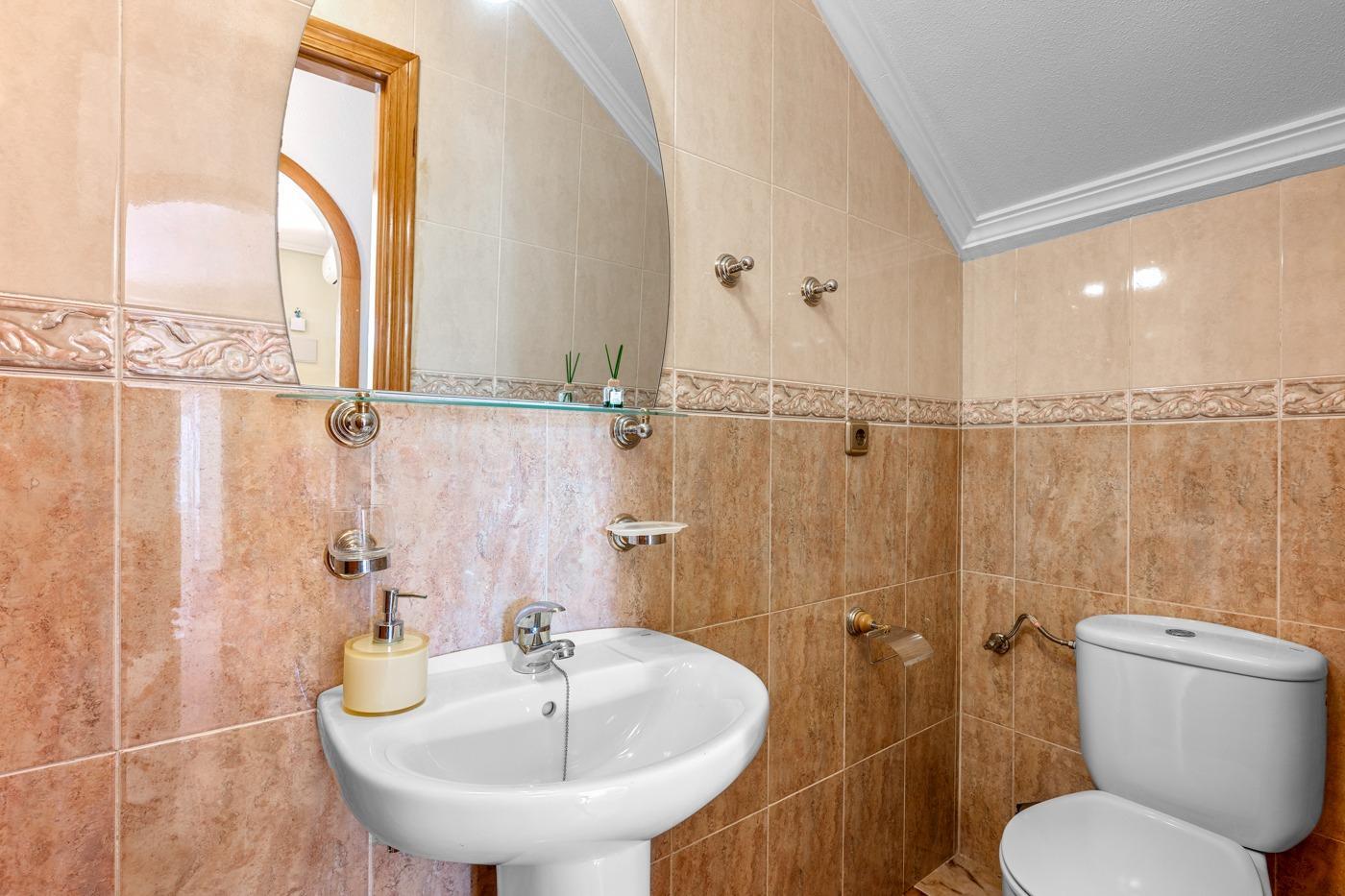Duplex en Lomas de Cabo Roig con piscina privada y solárium — 2 dorm.