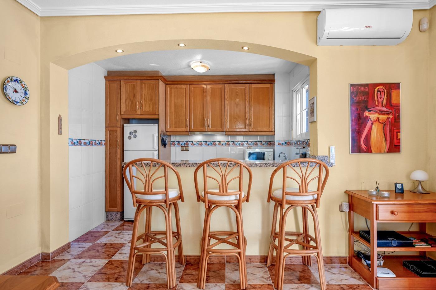 Duplex en Lomas de Cabo Roig con piscina privada y solárium — 2 dorm.