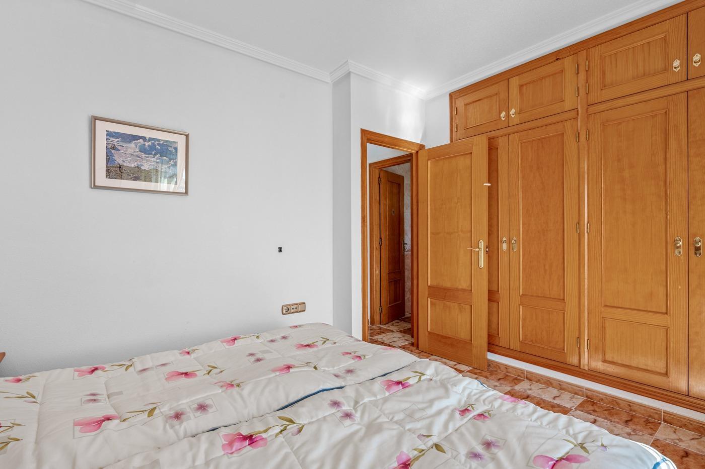 Duplex en Lomas de Cabo Roig con piscina privada y solárium — 2 dorm.