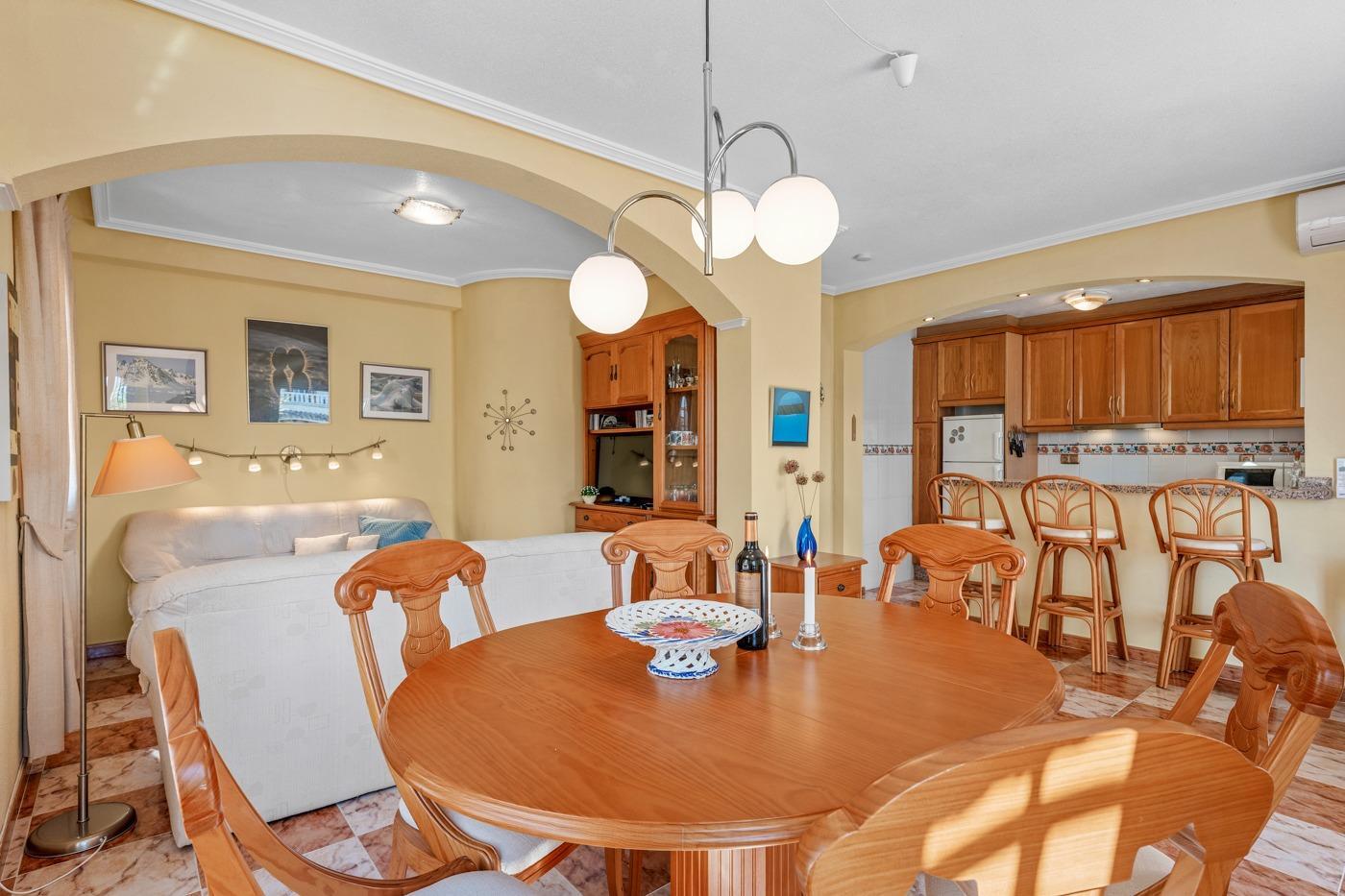 Duplex en Lomas de Cabo Roig con piscina privada y solárium — 2 dorm.