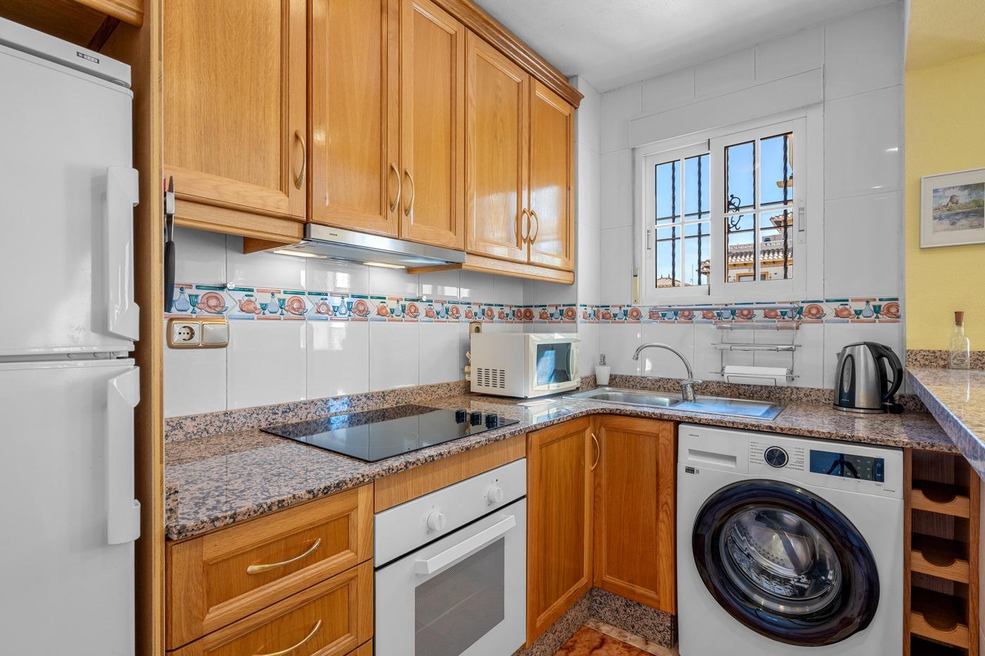 Duplex en Lomas de Cabo Roig con piscina privada y solárium — 2 dorm.