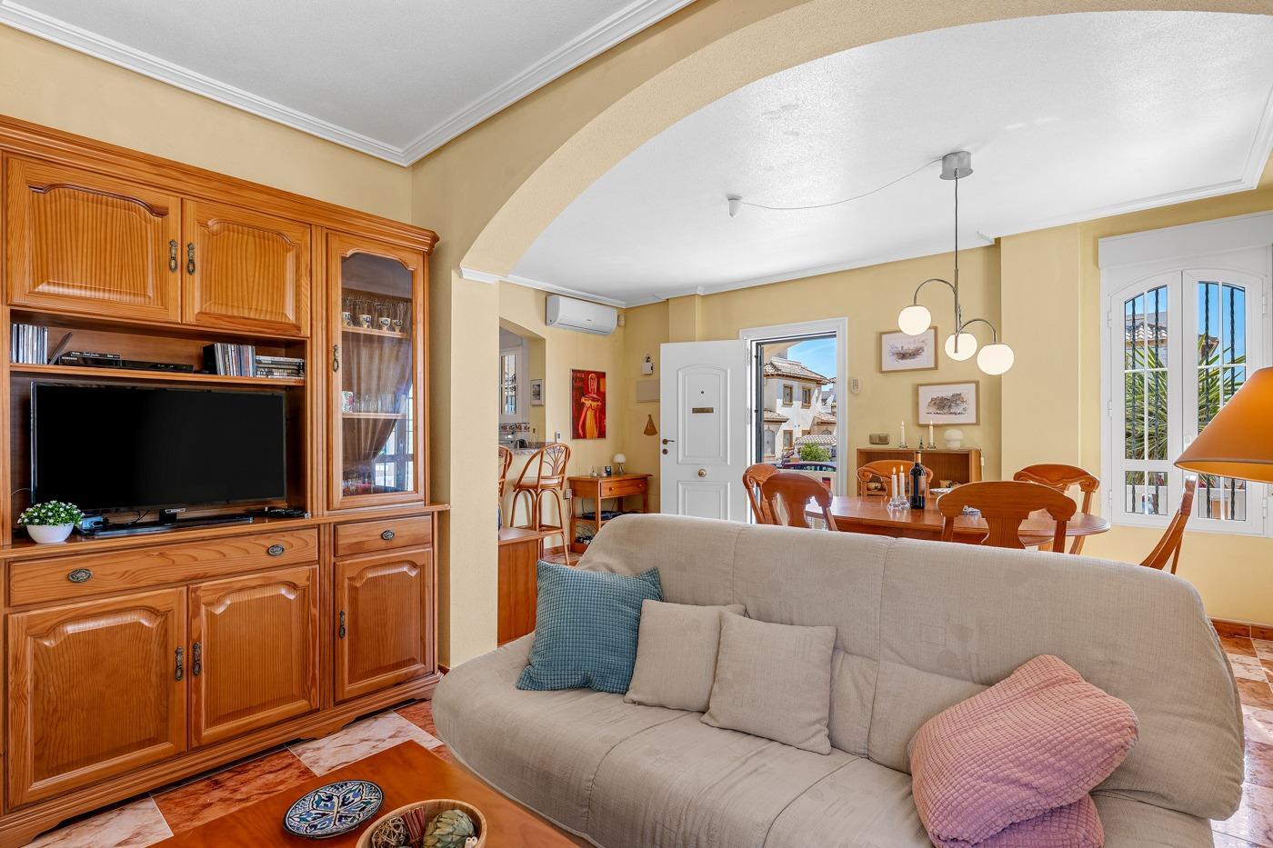 Duplex en Lomas de Cabo Roig con piscina privada y solárium — 2 dorm.
