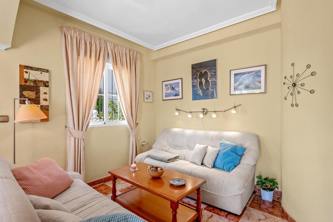 Duplex en Lomas de Cabo Roig con piscina privada y solárium — 2 dorm.