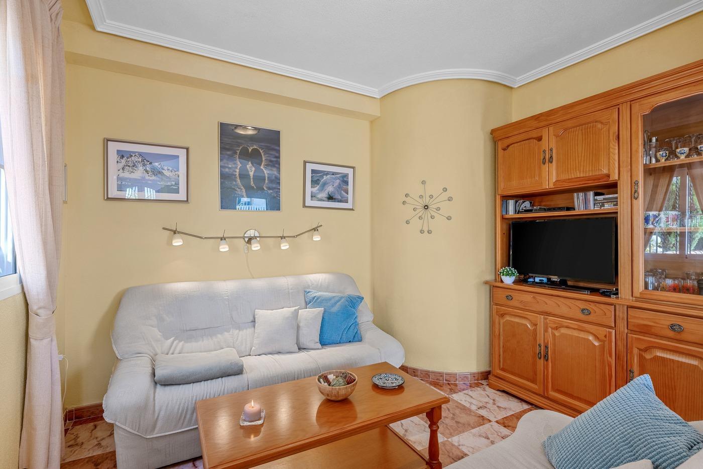 Duplex en Lomas de Cabo Roig con piscina privada y solárium — 2 dorm.