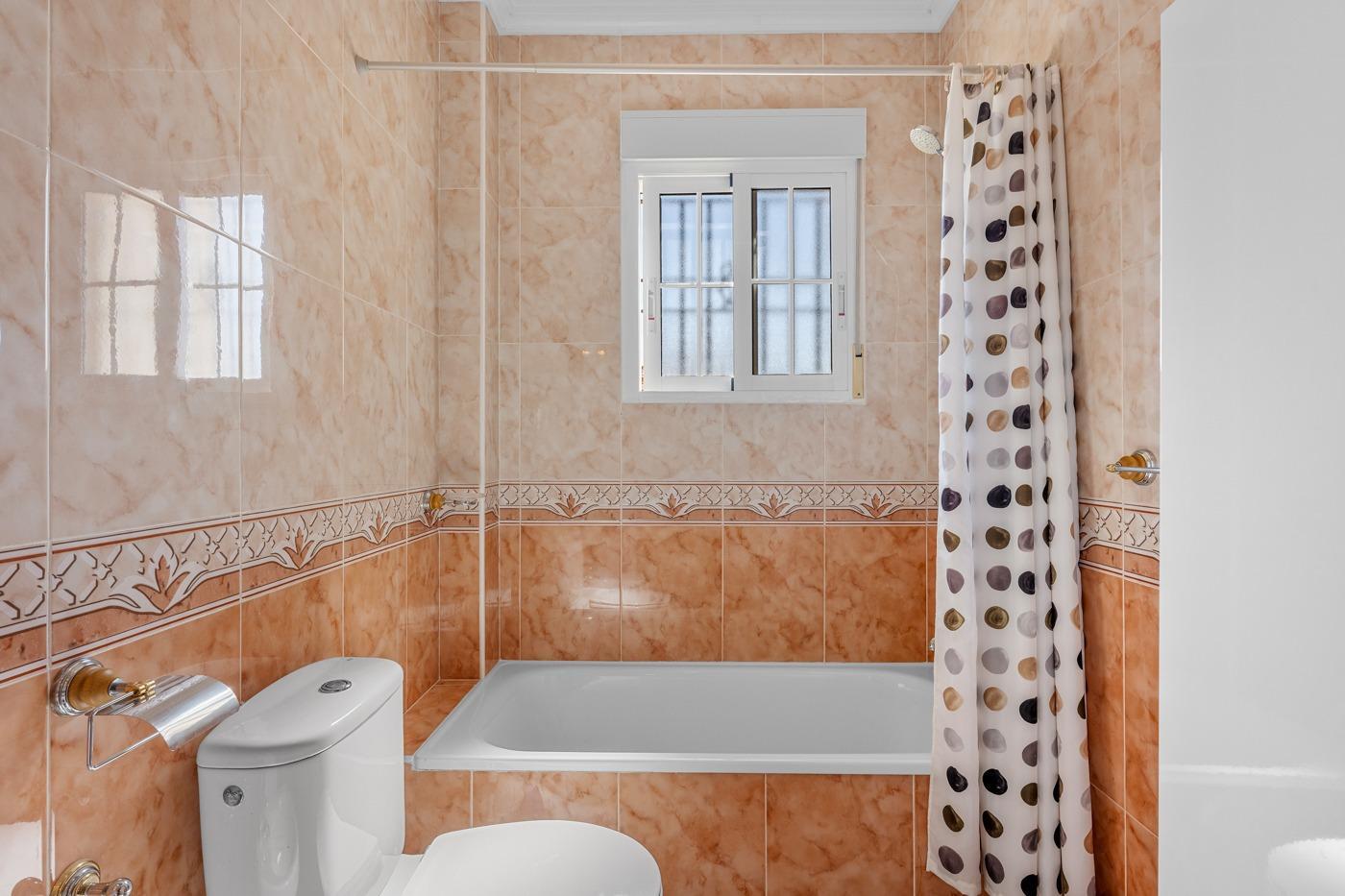 Duplex en Lomas de Cabo Roig con piscina privada y solárium — 2 dorm.