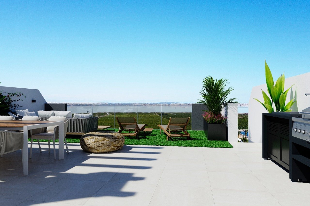 Chalet de diseño con piscina privada y solárium en Los Balcones — Obra nueva