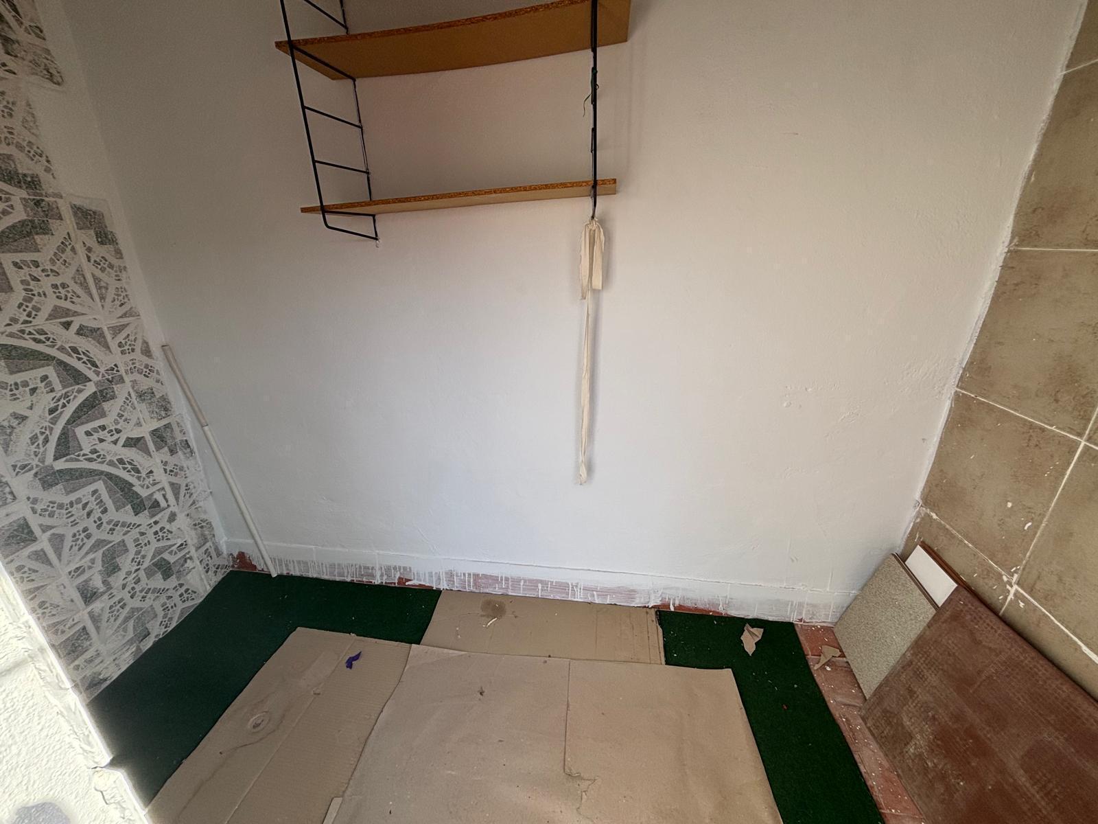 Bungalow con solárium privado y piscina en Aguas Nuevas, Torrevieja — 2 dorm.
