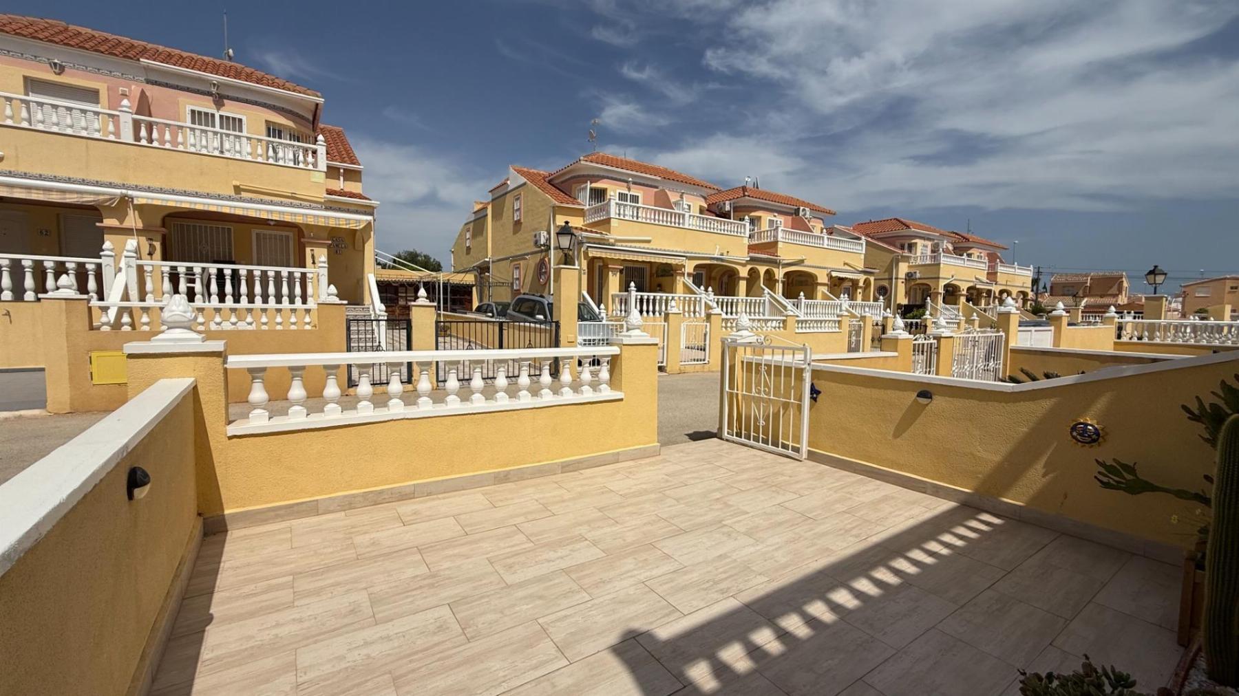Dúplex en La Florida con terraza de 25m² y piscina — Orihuela Costa