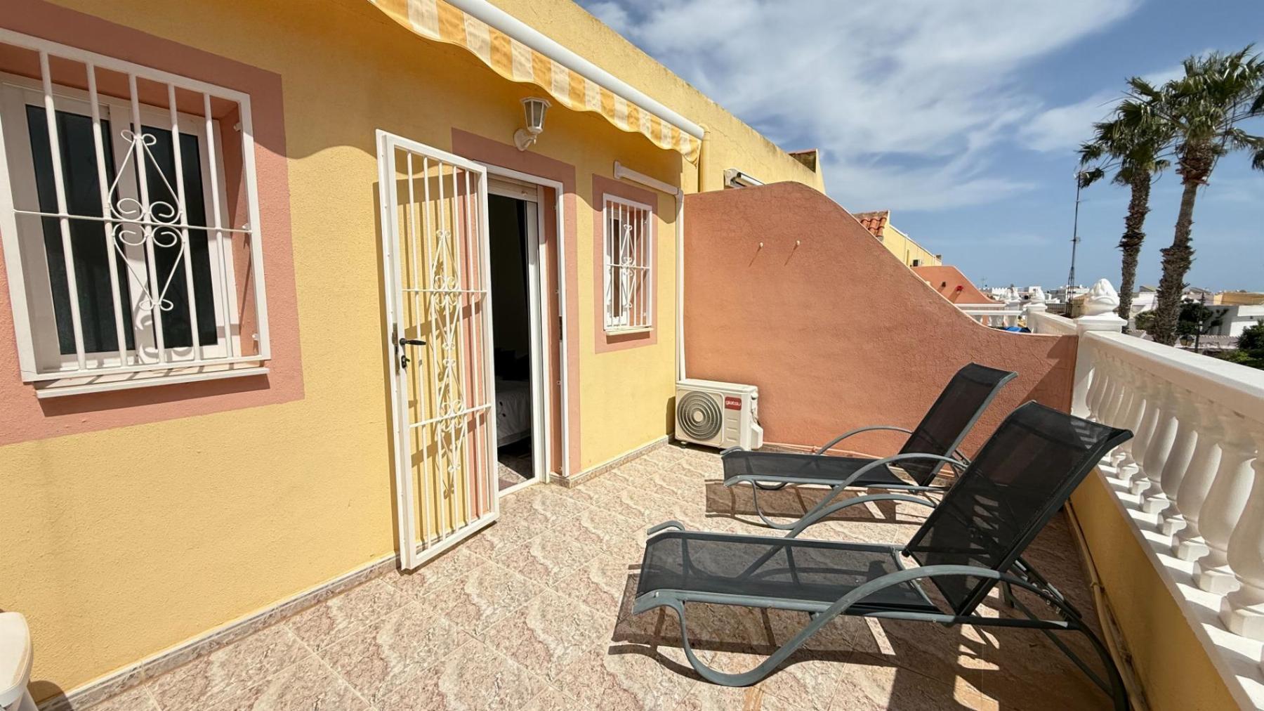 Dúplex en La Florida con terraza de 25m² y piscina — Orihuela Costa