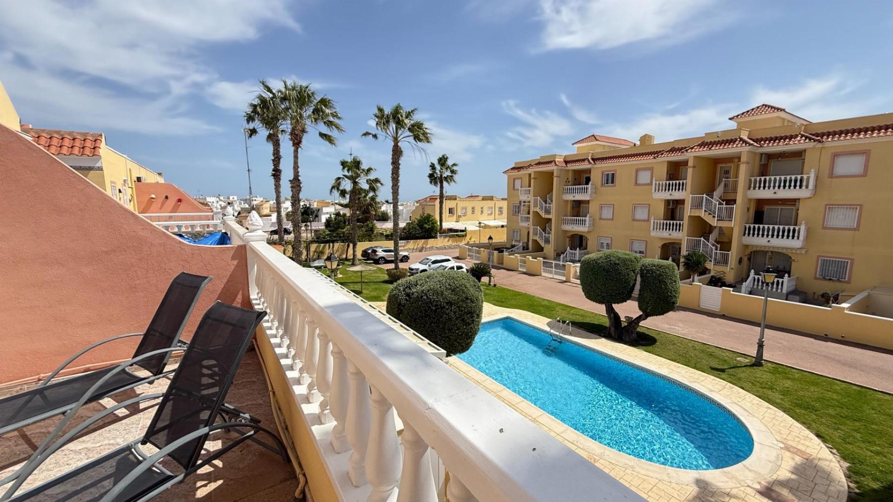 Dúplex en La Florida con terraza de 25m² y piscina — Orihuela Costa