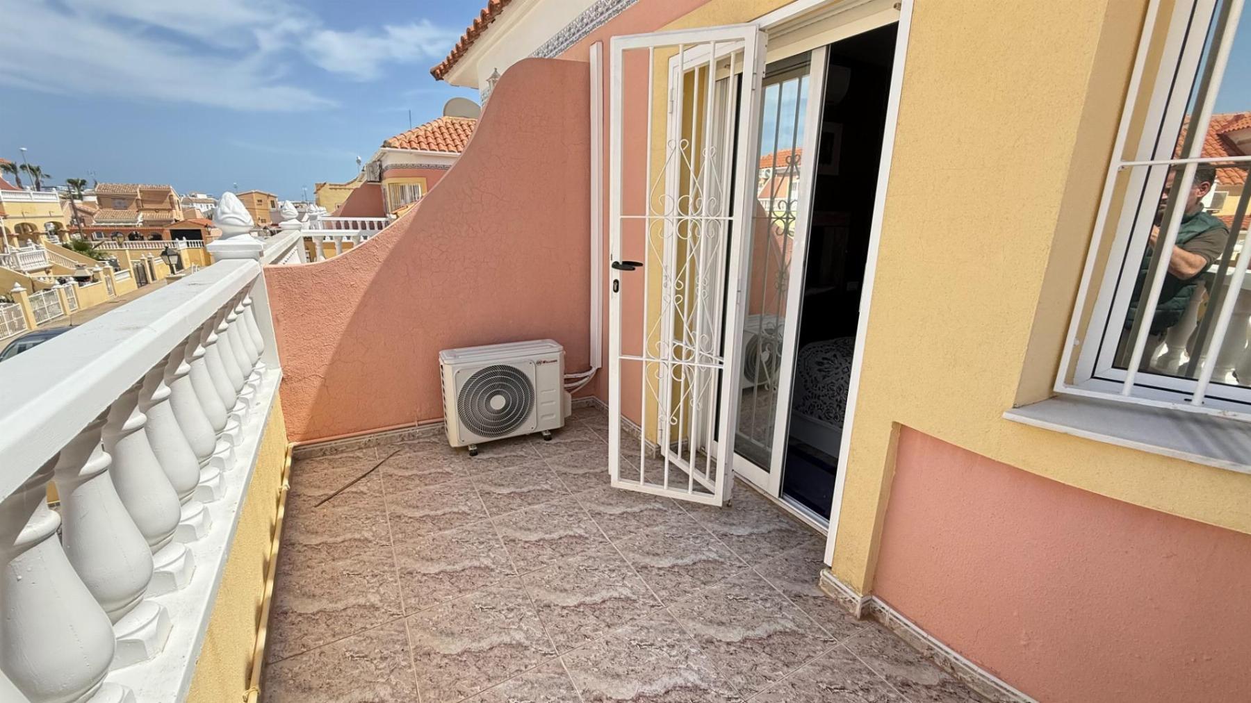 Dúplex en La Florida con terraza de 25m² y piscina — Orihuela Costa