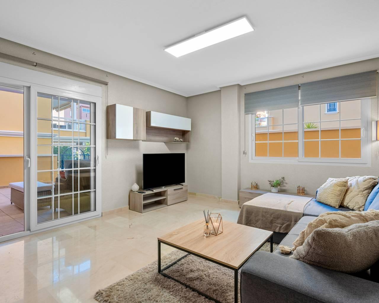 Apartamento con vistas al mar en Aguamarina, Orihuela Costa – 50m de la playa