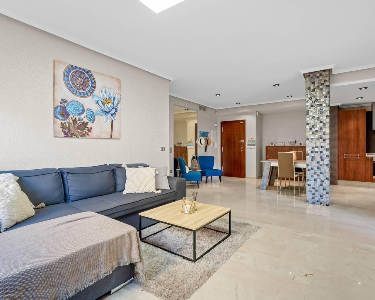 Apartamento con vistas al mar en Aguamarina, Orihuela Costa – 50m de la playa