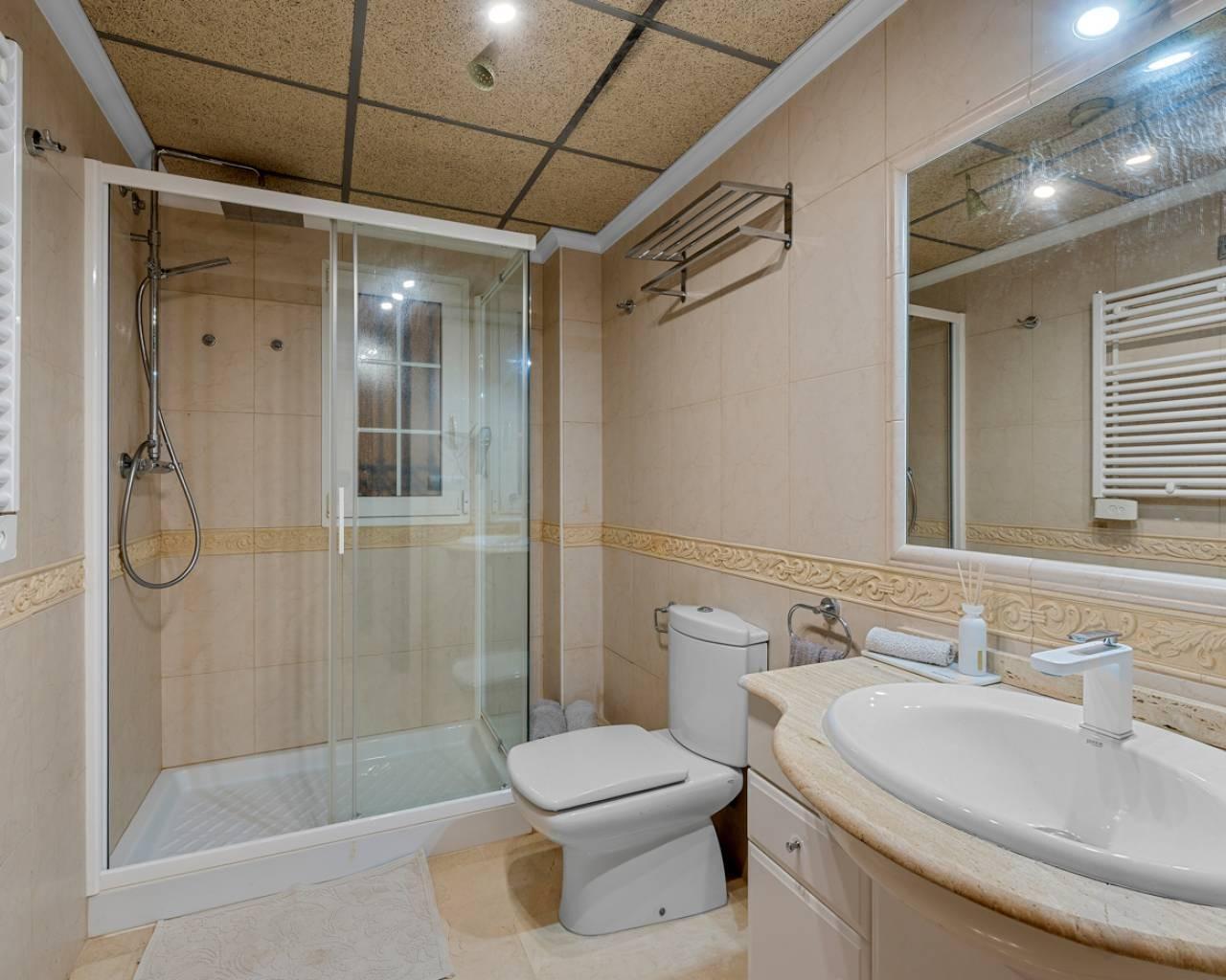Apartamento con vistas al mar en Aguamarina, Orihuela Costa – 50m de la playa