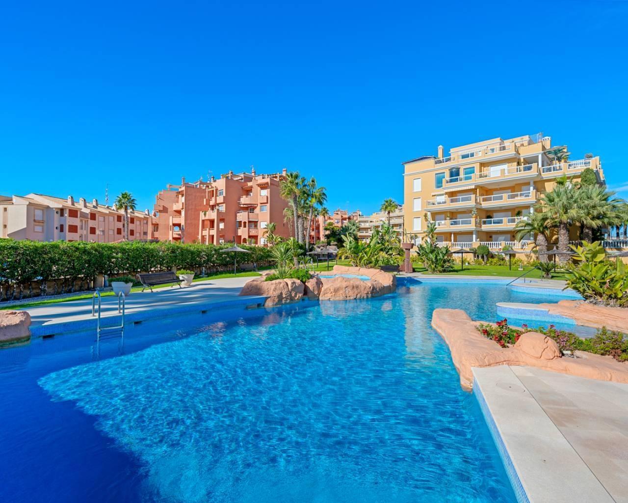 Apartamento con vistas al mar en Aguamarina, Orihuela Costa – 50m de la playa