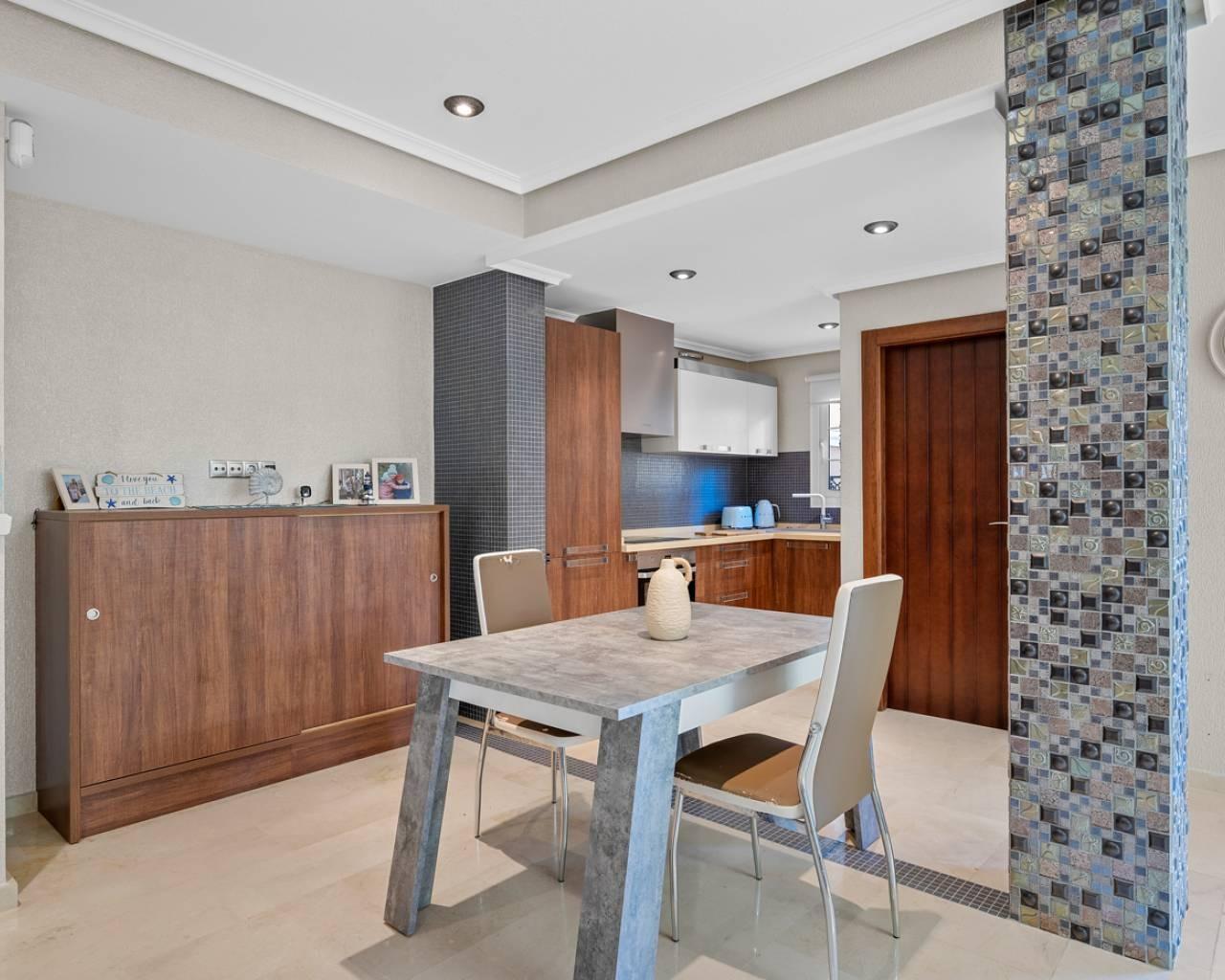 Apartamento con vistas al mar en Aguamarina, Orihuela Costa – 50m de la playa