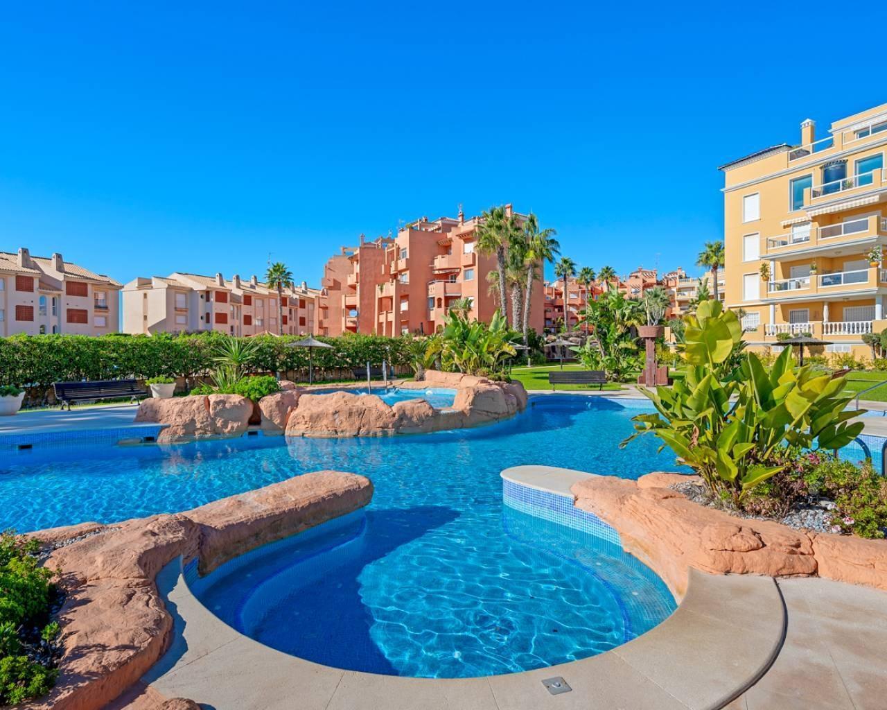 Apartamento con vistas al mar en Aguamarina, Orihuela Costa – 50m de la playa