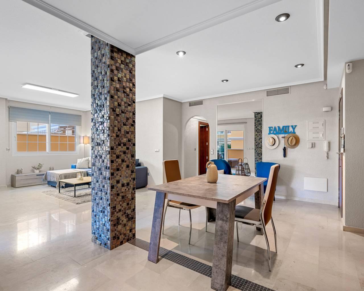 Apartamento con vistas al mar en Aguamarina, Orihuela Costa – 50m de la playa