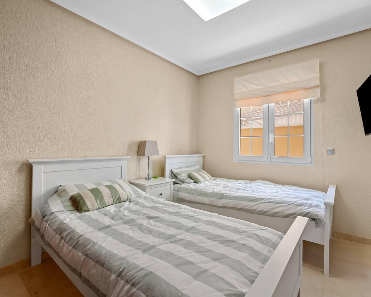 Apartamento con vistas al mar en Aguamarina, Orihuela Costa – 50m de la playa