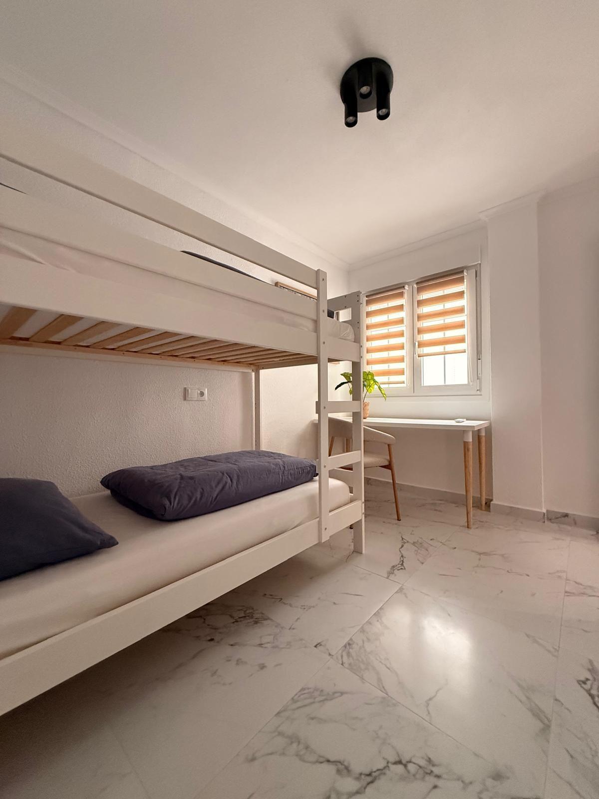 Dúplex reformado en La Mata con piscina y terraza — 2 dorm. a pasos del mar