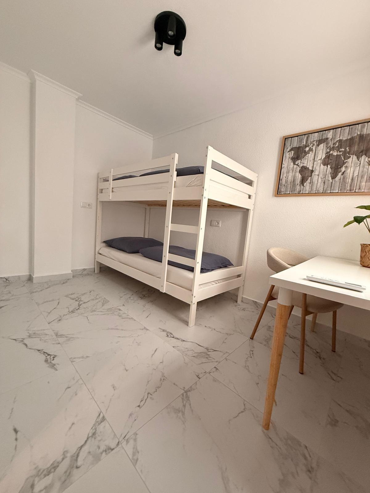 Dúplex reformado en La Mata con piscina y terraza — 2 dorm. a pasos del mar