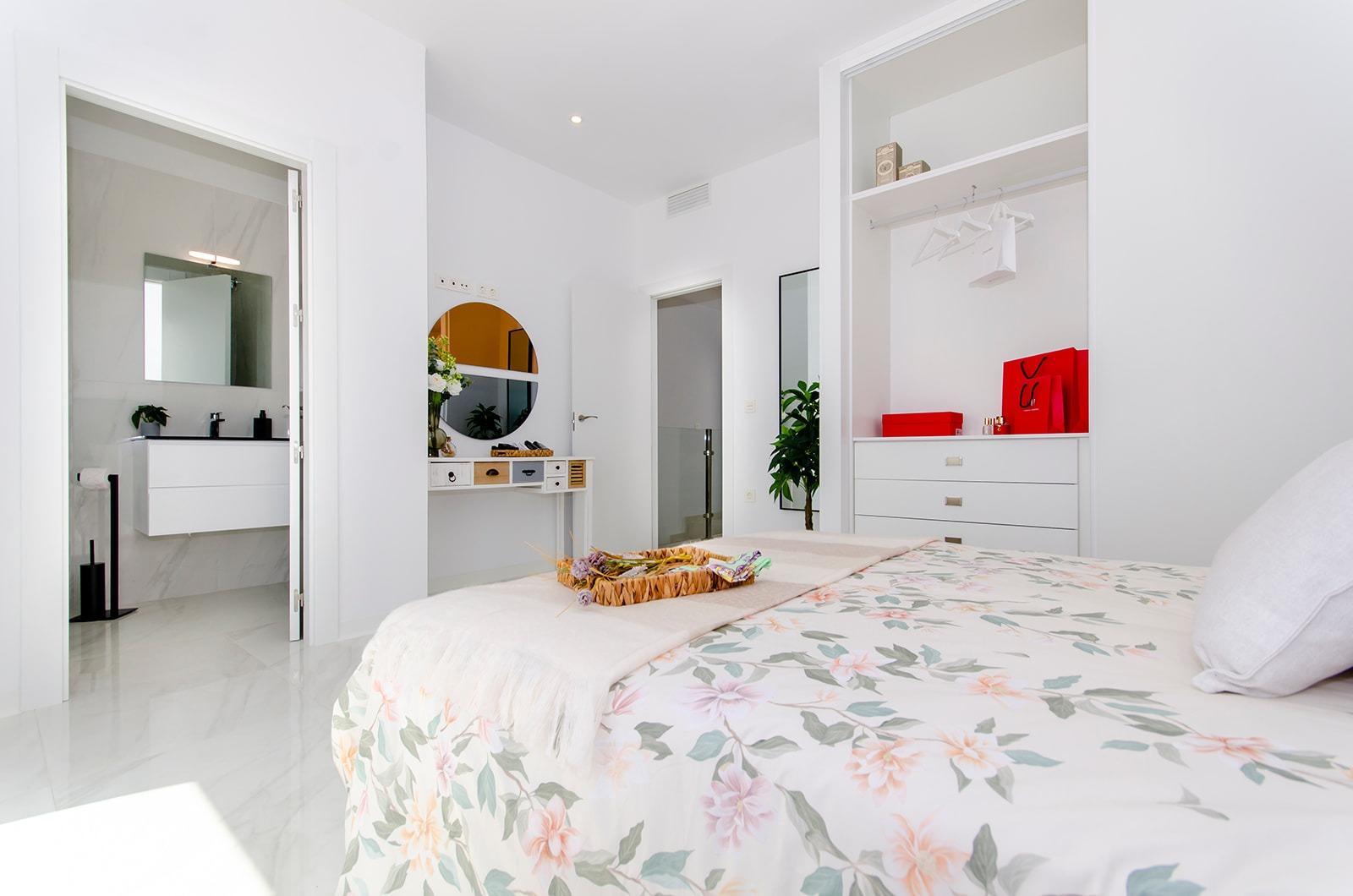 Villa de Obra Nueva con Piscina Privada en Vistabella Golf — 3 Dormitorios