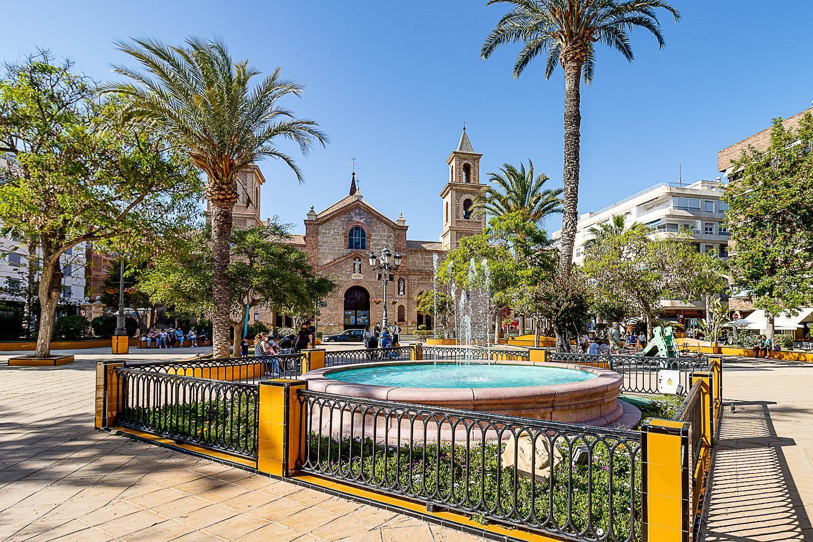 Ático con terraza de 13m² junto al Parque de las Naciones en Torrevieja